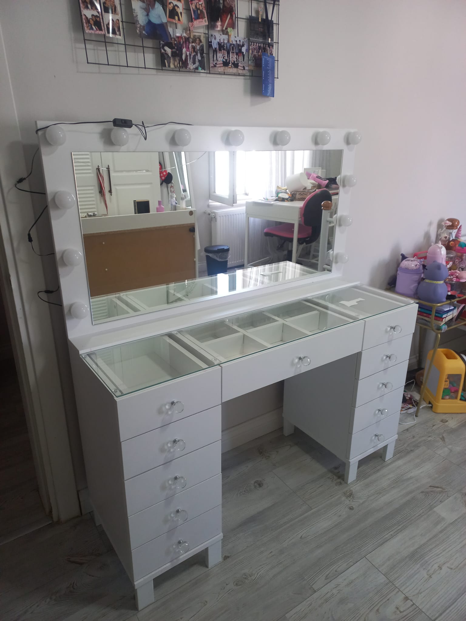 Makyaj Masası Montajı görsel 3